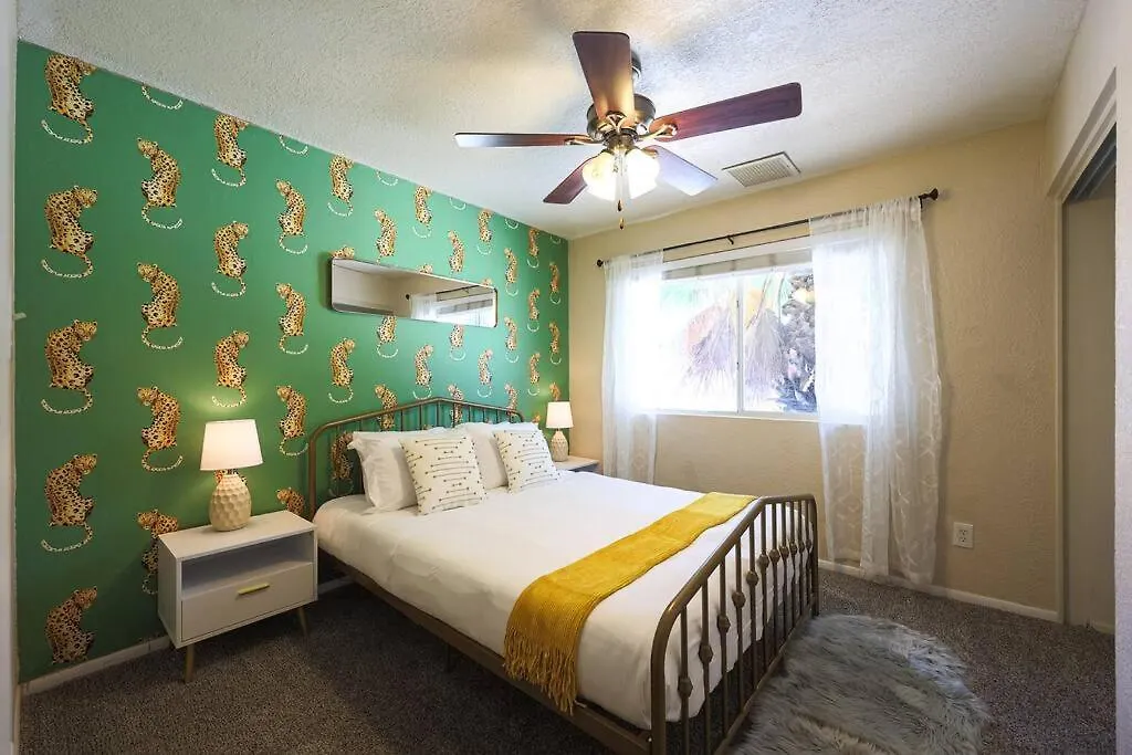 Casa de Férias Oasis On 12Th - 3 Bed With Pool ,Bbq & Fire Pit Vila Phoenix Estados Unidos da América